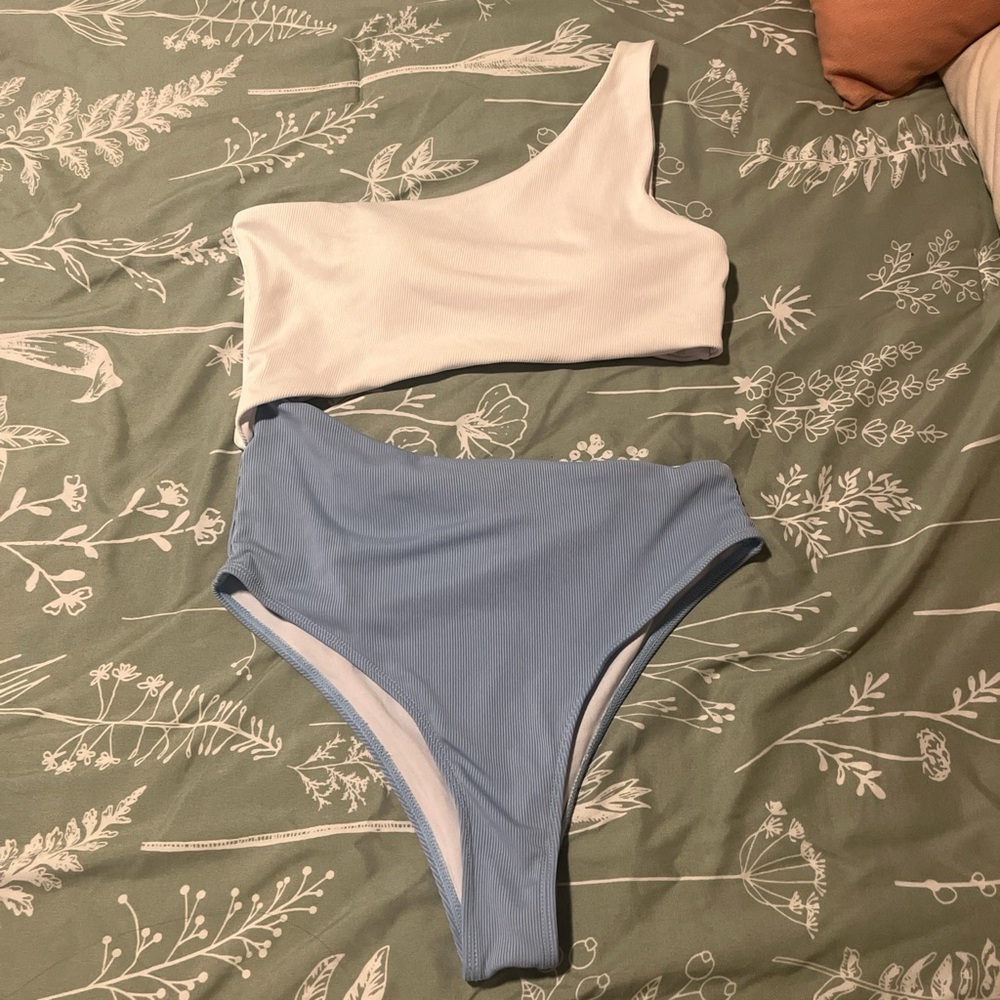 One shoulder one piece